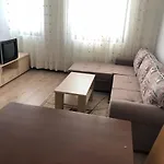 Apartment студио, стената *