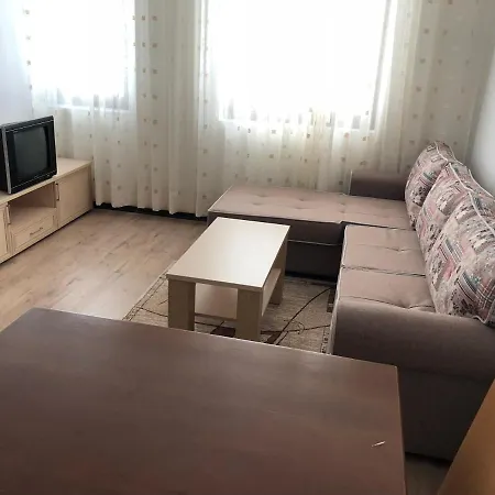 Apartment студио, стената *
