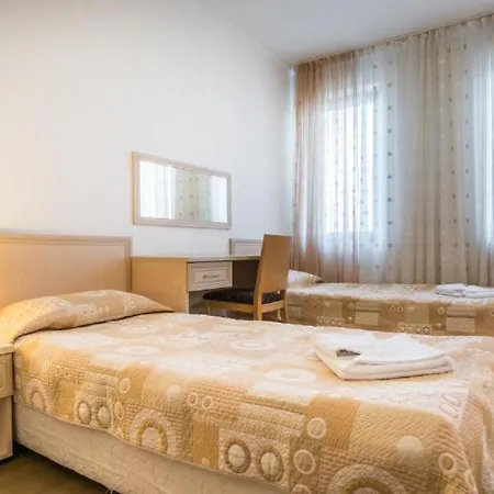 студио, стената *